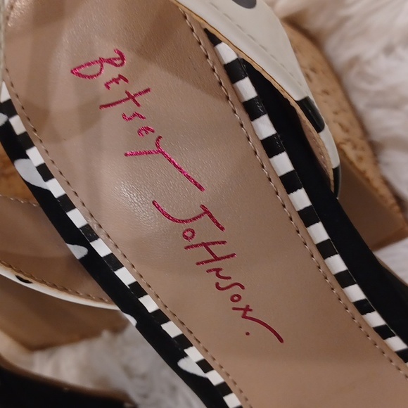 Betsey Johnson Women's Sprite Fruit Embellished Chunky Heels Sandals Size 7M NEW - Picture 10 of 16